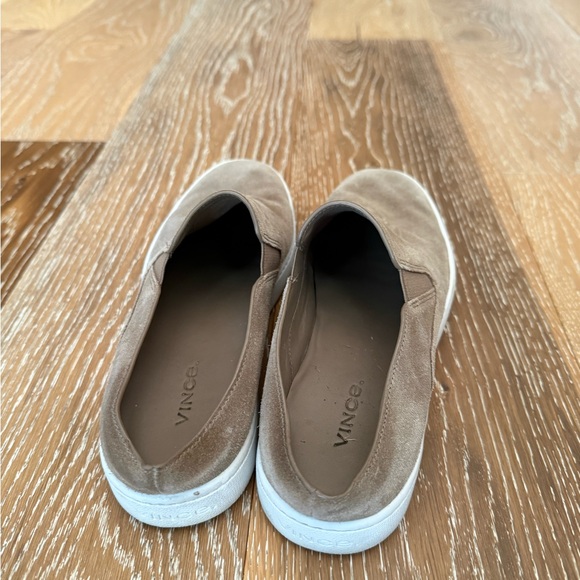 Vince Women’s Slip On Sneakers Tan Suede Size 6.5 - Picture 2 of 6